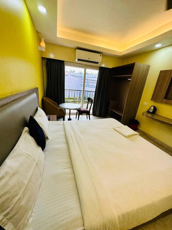 Royal Beach International Puri Exterior photo